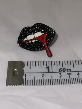 Sexy Lips Trail Of Blood Halloween Horror Pin Brooch